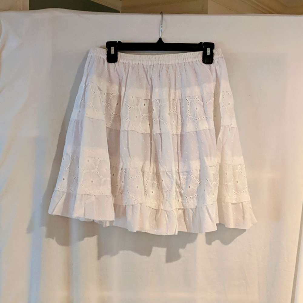 Solitaire women's white eyelet skirt in L